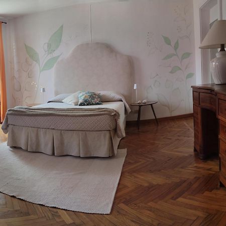 Casa Vacanze Malvarosa Casale Corte Cerro Екстер'єр фото