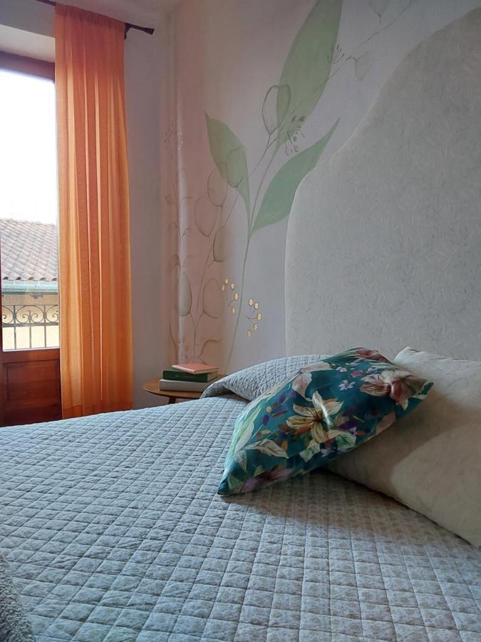 Casa Vacanze Malvarosa Casale Corte Cerro Екстер'єр фото