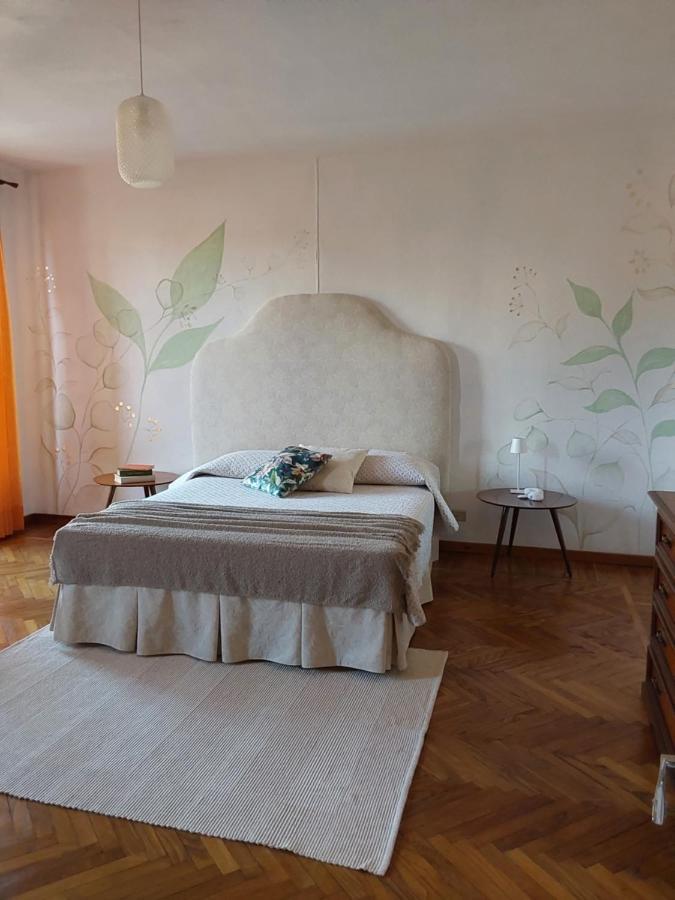 Casa Vacanze Malvarosa Casale Corte Cerro Екстер'єр фото