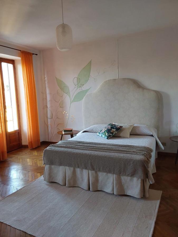Casa Vacanze Malvarosa Casale Corte Cerro Екстер'єр фото