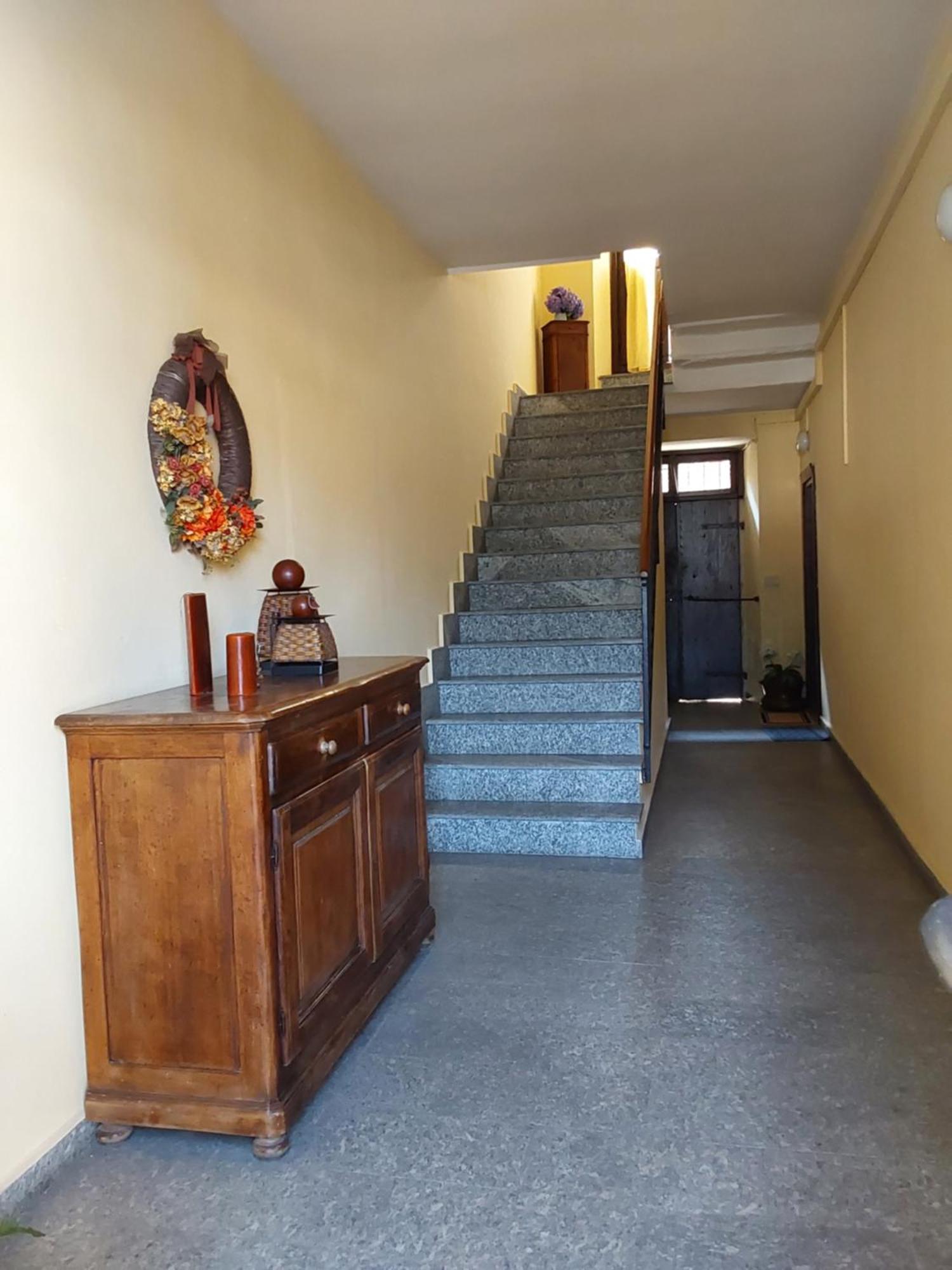 Casa Vacanze Malvarosa Casale Corte Cerro Екстер'єр фото
