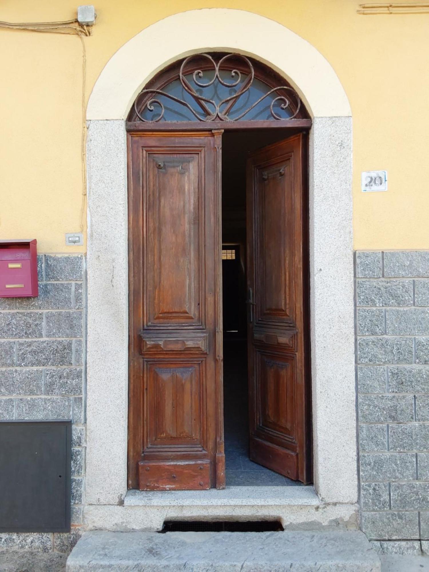 Casa Vacanze Malvarosa Casale Corte Cerro Екстер'єр фото